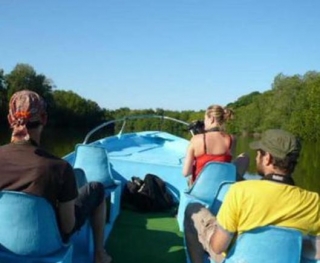 Lancha en lagunas de chacachua
